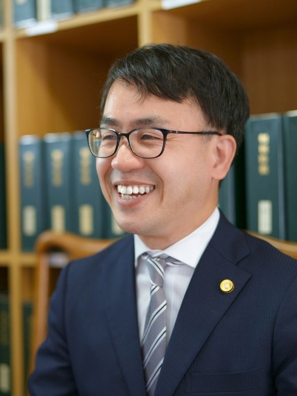 弁護士 岡﨑雄作